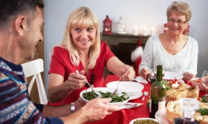 Новогодний стол 55+: вкусно, но без тяжести — идеи легких закусок и горячего