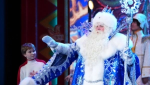 Почему мы снова и снова смотрим старые новогодние фильмы: психология праздничной ностальгии