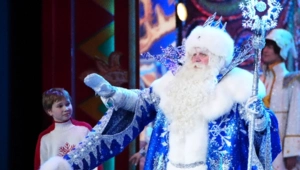 Почему мы снова и снова смотрим старые новогодние фильмы: психология праздничной ностальгии