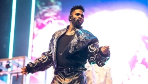 Российский фотограф раскрыл детали работы над шоу Джейсона Деруло