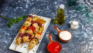 Самые вкусные маринады для шашлыка: классика с луком, кефирный с укропом, медово-горчичный и другие