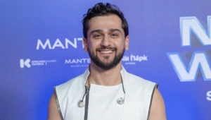 JONY вышел в свет в компании популярной в соцсетях девушки