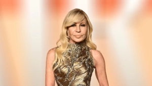 Донателла Версаче присоединилась к актерскому составу сиквела «Дьявол носит Prada» Донателла Версаче присоединилась к актерскому составу сиквела «Дьявол носит Prada»