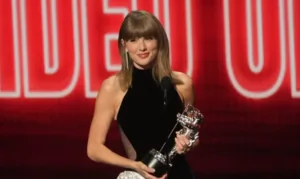 Тейлор Свифт стала самой титулованной артисткой в истории премии MTV VMA