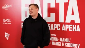 Жена Жени Трофимова призналась, что не верила в успех песни «Поезда» Жена Жени Трофимова призналась, что не верила в успех песни «Поезда»