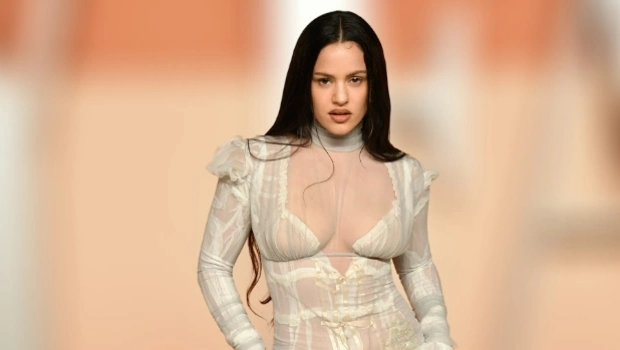 Розалия презентовала клип на песню «Berghain» при участии Björk и Yves Tumor Розалия презентовала клип на песню «Berghain» при участии Björk и Yves Tumor