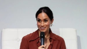 Меган Маркл уличили в копировании стиля Анджелины Джоли в ходе тура