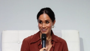 Меган Маркл уличили в копировании стиля Анджелины Джоли в ходе тура