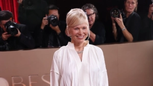 Памела Андерсон вернулась к классическому блонду для выхода на «Золотом глобусе» Памела Андерсон вернулась к классическому блонду для выхода на «Золотом глобусе»