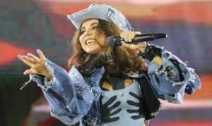 Солистка группы «Винтаж» Анна Плетнева упала со сцены на концерте в Москве: «Палец сломан» Солистка группы «Винтаж» Анна Плетнева упала со сцены на концерте в Москве: «Палец сломан»