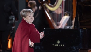 Александра Пахмутова поздравила волгоградцев с днем Сталинградской победы Александра Пахмутова поздравила волгоградцев с днем Сталинградской победы