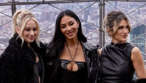 Pussycat Dolls воссоединились на AMAs 2026 в красных латексных нарядах Pussycat Dolls воссоединились на AMAs 2026 в красных латексных нарядах