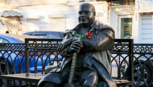 Cын Михаила Круга трогательно почтил память певца в годовщину его смерти Cын Михаила Круга трогательно почтил память певца в годовщину его смерти