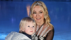 Яна Рудковская показала странную сумку за 3 млн, с которой теперь играет ее трехлетний сын