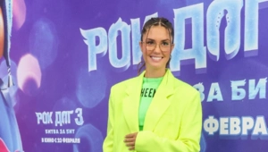 13-летний сын Агаты Муцениеце и Павла Прилучного поднял маму на руки