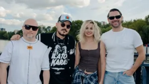 Filatov & Karas провели концерт на теплоходе и спели с экс-солисткой Алидой Filatov & Karas провели концерт на теплоходе и спели с экс-солисткой Алидой