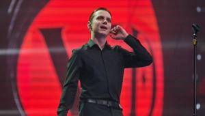 Ваня Дмитриенко представил гимн праздника выпускников «Алые паруса»
