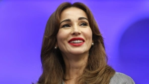 Анфиса Чехова отправилась в Париж с мужем и его бывшей женой