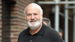 Сын Роба Райнера обвинен в убийстве родителей в Лос‑Анджелесе Сын Роба Райнера обвинен в убийстве родителей в Лос‑Анджелесе