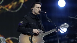 7 июня Вячеслав Бутусов выступит хедлайнером традиционного концерта на Дворцовой площади в Питере