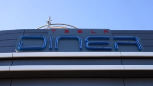 В Лос-Анджелесе открылся первый ресторан Tesla Diner, где еду подают роботы В Лос-Анджелесе открылся первый ресторан Tesla Diner, где еду подают роботы