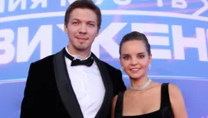 Дина Аверина и Дмитрий Соловьев поделились первыми кадрами с сыном после выписки из роддома Дина Аверина и Дмитрий Соловьев поделились первыми кадрами с сыном после выписки из роддома