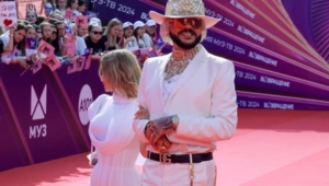 Филипп Киркоров срочно уехал из страны с молодой музой перед судом с Успенской