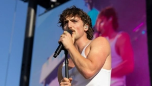 Бенсон Бун — о сальто вместе с Беном Стиллером и о мемных сравнениях с Гарри Стайлсом