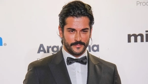 Бурак Озчивит тайно приехал в Москву: звезду «Великолепного века» встретили караваем Бурак Озчивит тайно приехал в Москву: звезду «Великолепного века» встретили караваем