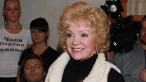 82-летняя Шаврина вышла в свет с молодым мужем 82-летняя Шаврина вышла в свет с молодым мужем
