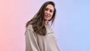 Елена Товстик готовится к дебюту в качестве киноактрисы, писательницы и певицы