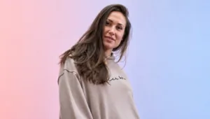 Елена Товстик готовится к дебюту в качестве киноактрисы, писательницы и певицы Елена Товстик готовится к дебюту в качестве киноактрисы, писательницы и певицы