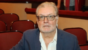 Театр Вахтангова сообщил причину смерти народного артиста РФ Симонова Театр Вахтангова сообщил причину смерти народного артиста РФ Симонова