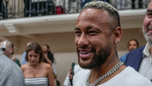 Футболист Неймар расстался с возлюбленной через месяц после рождения ребенка Футболист Неймар расстался с возлюбленной через месяц после рождения ребенка