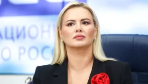 Анна Семенович сравнила любовь в 20 и 40 лет: «Ты уже умеешь уступать»