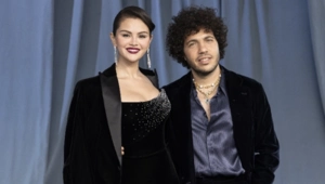 Дом свекрови Селены Гомес ограбили: мать Бенни Бланко пряталась в ванной Дом свекрови Селены Гомес ограбили: мать Бенни Бланко пряталась в ванной