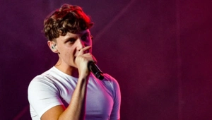 Ваня Дмитриенко рассказал, как совмещает учебу и звездную карьеру Ваня Дмитриенко рассказал, как совмещает учебу и звездную карьеру