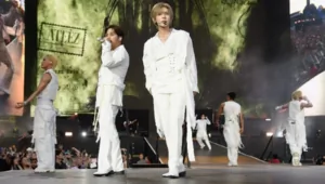 ATEEZ в третий раз возглавили чарт Billboard 200 и повторили рекорд BTS ATEEZ в третий раз возглавили чарт Billboard 200 и повторили рекорд BTS