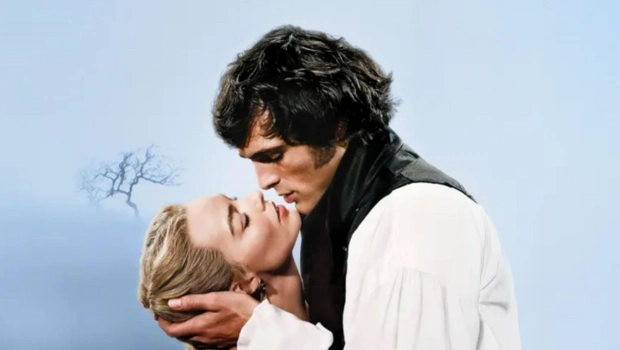 Бронте-кор: стильный диалог Марго Робби и Джейкоба Элорди на пресс‑туре «Грозового перевала»