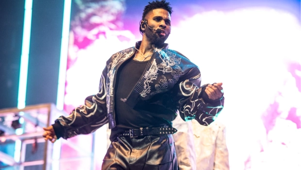 Российский фотограф раскрыл детали работы над шоу Джейсона Деруло