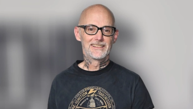 Моби поделился подробностями нового альбома, в который вошла песня из «Очень странных дел»