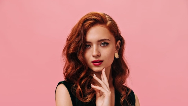 Прическа на Новый год: простые укладки, которые выглядят как из салона