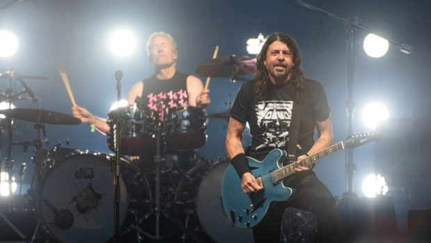 Участники Foo Fighters переименовали новый альбом из-за киномюзикла «Злая»