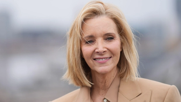 Лиза Кудроу рассказала, что в «Друзьях» ее воспринимали как «лишнюю» актрису Лиза Кудроу рассказала, что в «Друзьях» ее воспринимали как «лишнюю» актрису