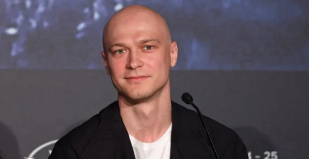 Юра Борисов и Эндрю Гарфилд появились на постере фильма «Искусственный»