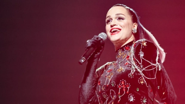 Певица Слава получила травму ноги после падения на сцене Певица Слава получила травму ноги после падения на сцене