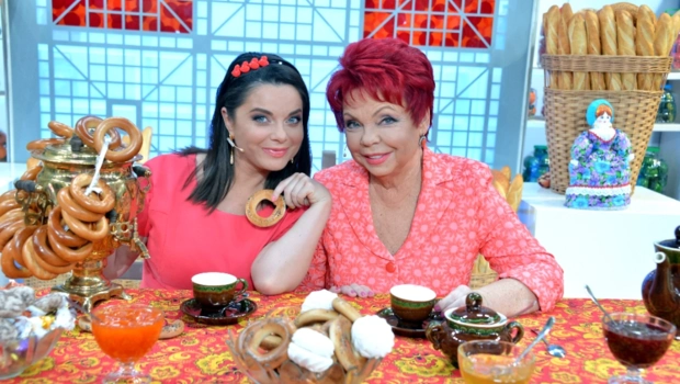 Звездные друзья Наташи Королевой трогательно поздравили маму певицы с юбилеем