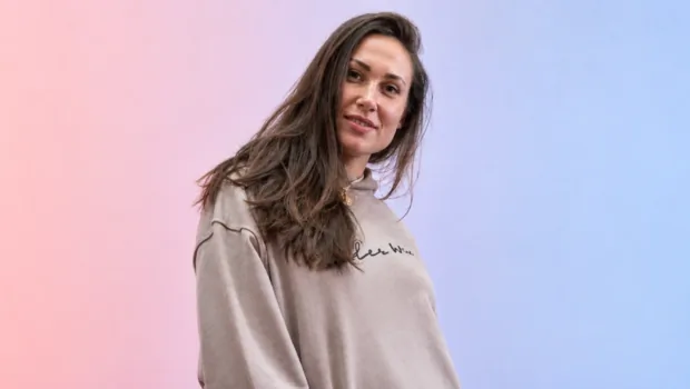 Елена Товстик готовится к дебюту в качестве киноактрисы, писательницы и певицы Елена Товстик готовится к дебюту в качестве киноактрисы, писательницы и певицы