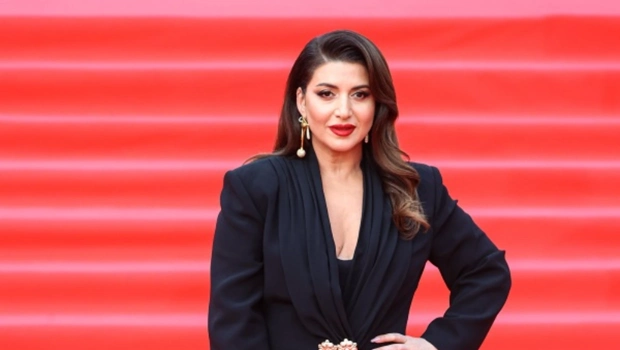 Певица Жасмин сломала руку на горнолыжном курорте