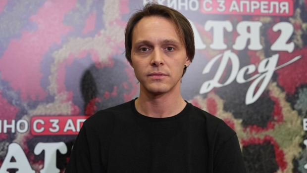 Исхудавшая звезда «Жуков» Вадим Дубровин шокировал фанатов своим видом Исхудавшая звезда «Жуков» Вадим Дубровин шокировал фанатов своим видом